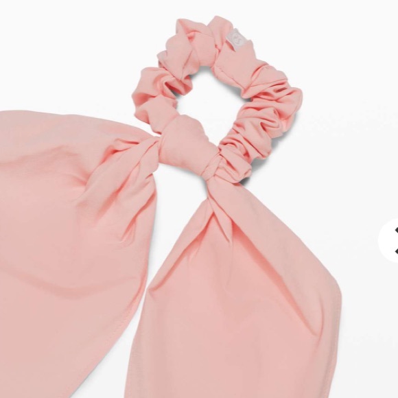 Lululemon Uplifting Scrunchie Flow - Picture 3 of 4